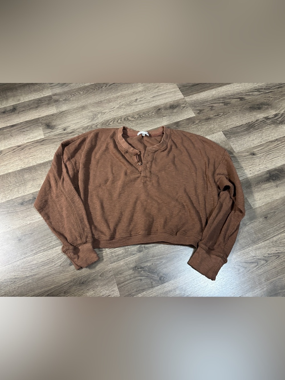 Buckle Cropped Waffle-Knit Henley Sweater - Brown